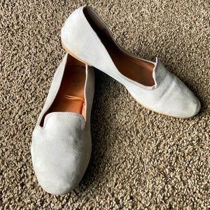 Women’s size 8 grey flats